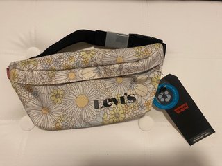 Riñonera levi’s