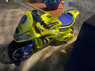 Moto correpasillos Juguettos
