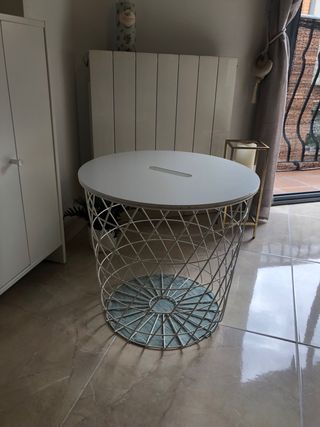 Mesa auxiliar blanca