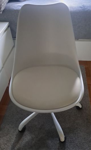 Silla giratoria blanca
