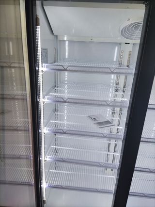 VITRINA EXPOSITORA 3 PUERTAS