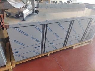 MESA REFRIGERADA 3 PUERTAS