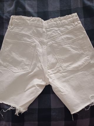 Bermudas denim blancas de Zara