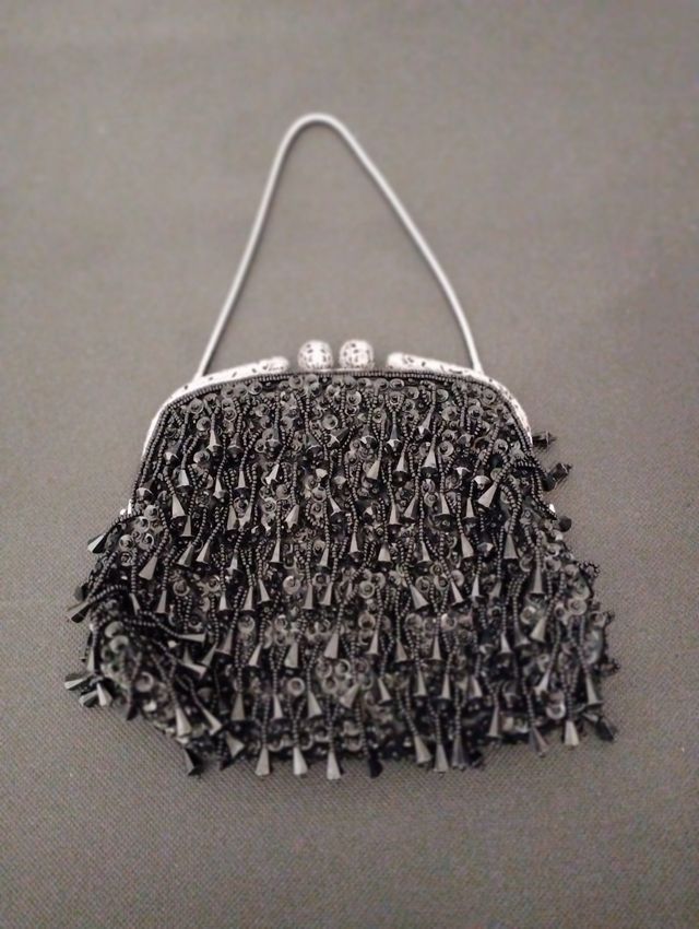 Bolso de mano de fiesta. Negro. Pequeño