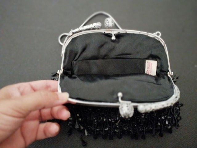 Bolso de mano de fiesta. Negro. Pequeño