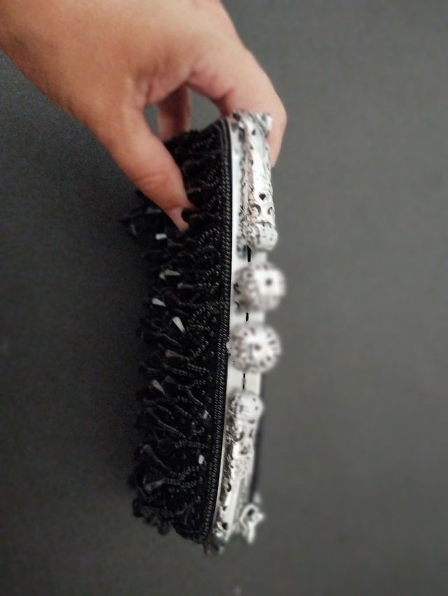 Bolso de mano de fiesta. Negro. Pequeño