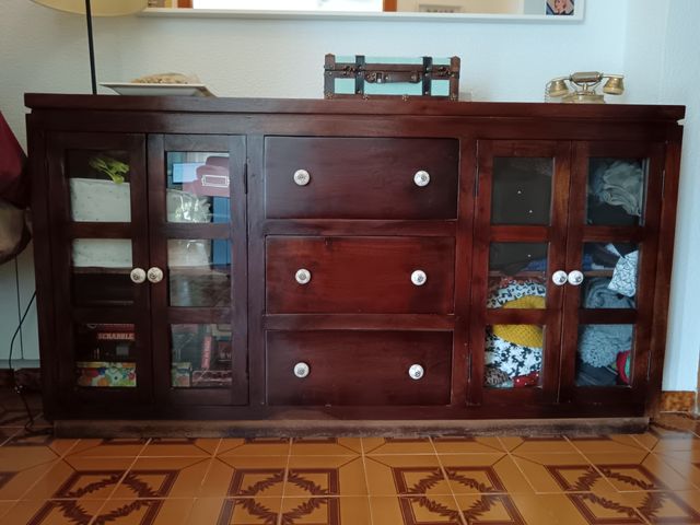 Mueble teca balinés.