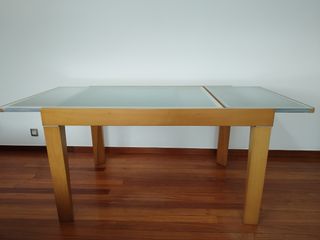 Mesa comedor extensible.