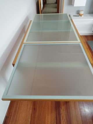 Mesa comedor extensible.