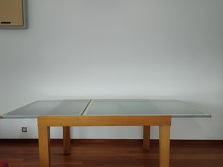 Mesa comedor extensible.