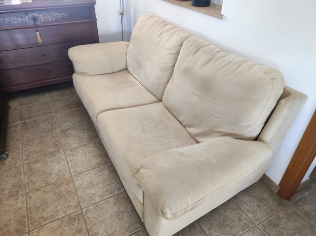 Sofá color crema 3 plazas