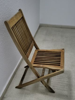 Mesa y sillas de jardín de madera