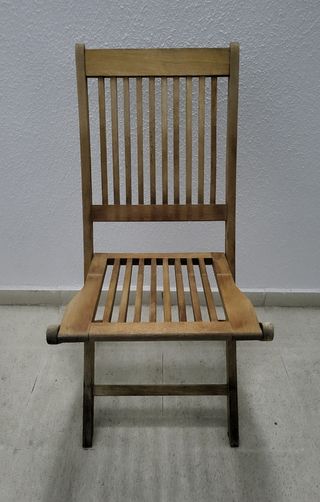 Mesa y sillas de jardín de madera