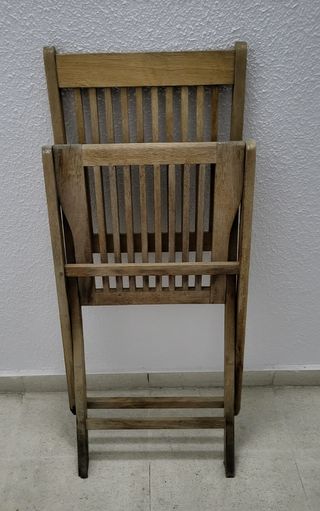 Mesa y sillas de jardín de madera