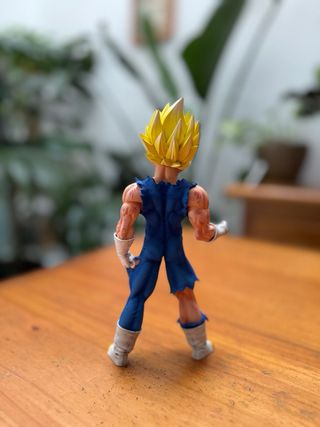 Estatua de resina de Majin Vegeta