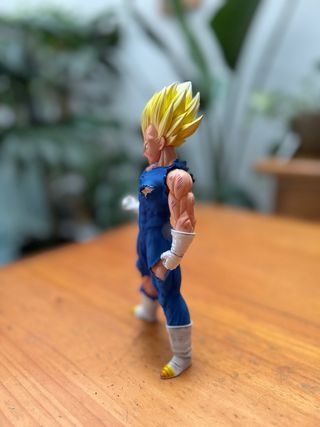 Estatua de resina de Majin Vegeta