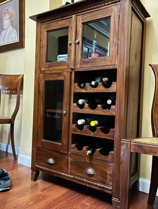 Mueble estilo colonial de madera maciza