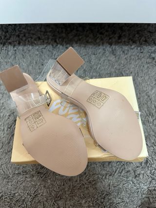 Sandalia tacon transparente