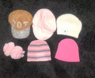 GORROS Y GORRAS