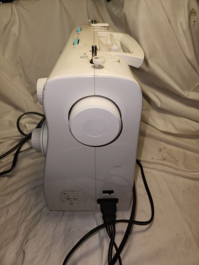 MACCHINA DA CUCIRE ELETTRICA SINGER 2263