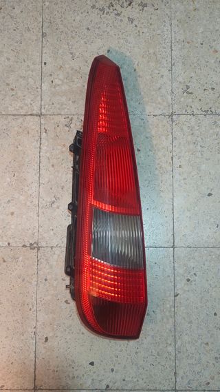 Piloto trasero izquierdo