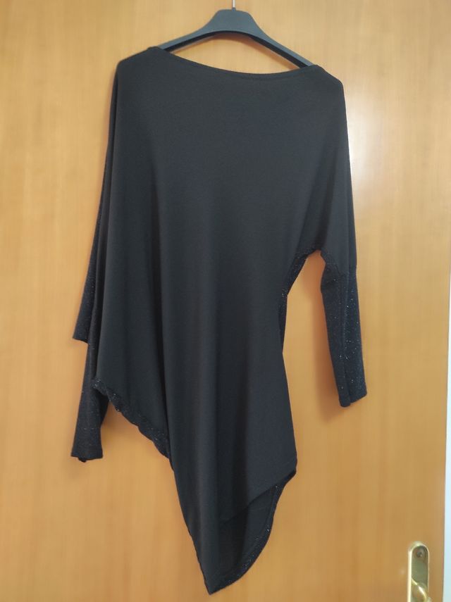 Abito nero asimmetrico