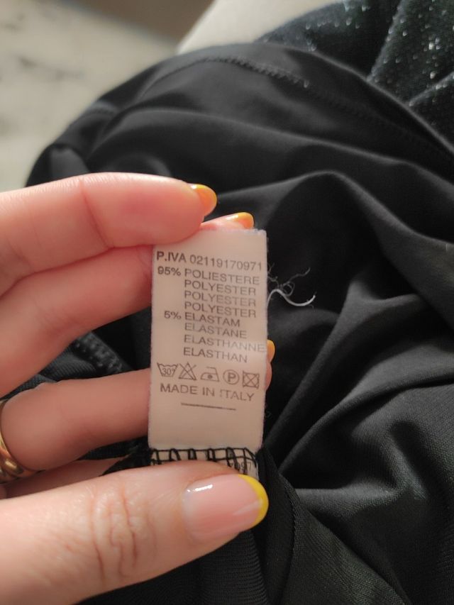 Abito nero asimmetrico