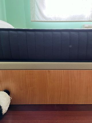 Canapé abatible de madera con colchón