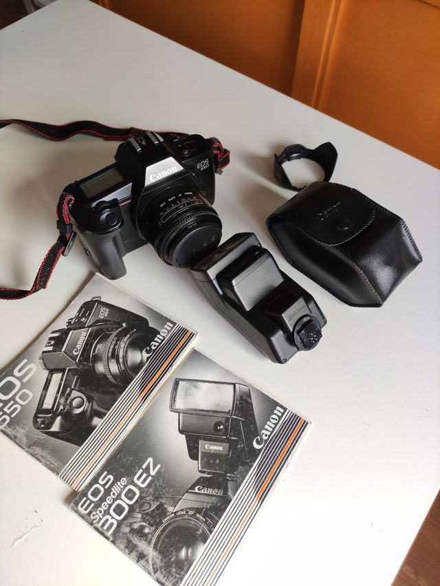 Cámara Canon EOS 650 con Sigma 24mmF/2.8