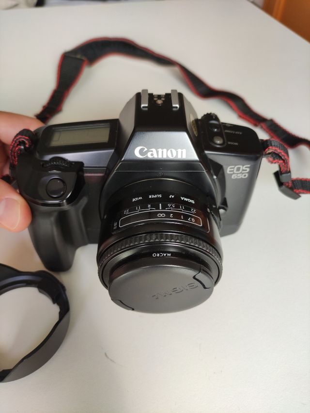 Cámara Canon EOS 650 con Sigma 24mmF/2.8