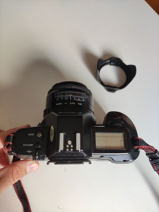 Cámara Canon EOS 650 con Sigma 24mmF/2.8