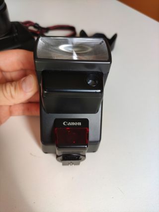 Cámara Canon EOS 650 con Sigma 24mmF/2.8