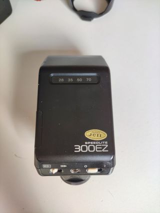 Cámara Canon EOS 650 con Sigma 24mmF/2.8