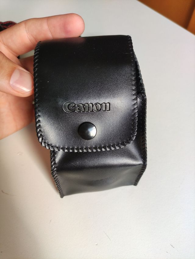 Cámara Canon EOS 650 con Sigma 24mmF/2.8