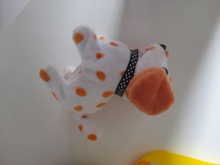 Mochila, perro y peluche