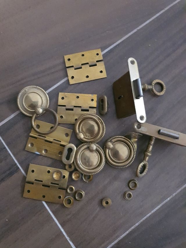 Accesorios antiguos de época en cobre.