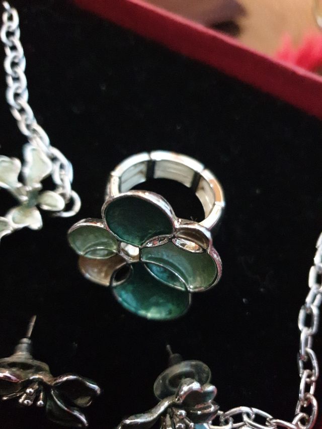 Conjunto colgante y anillo