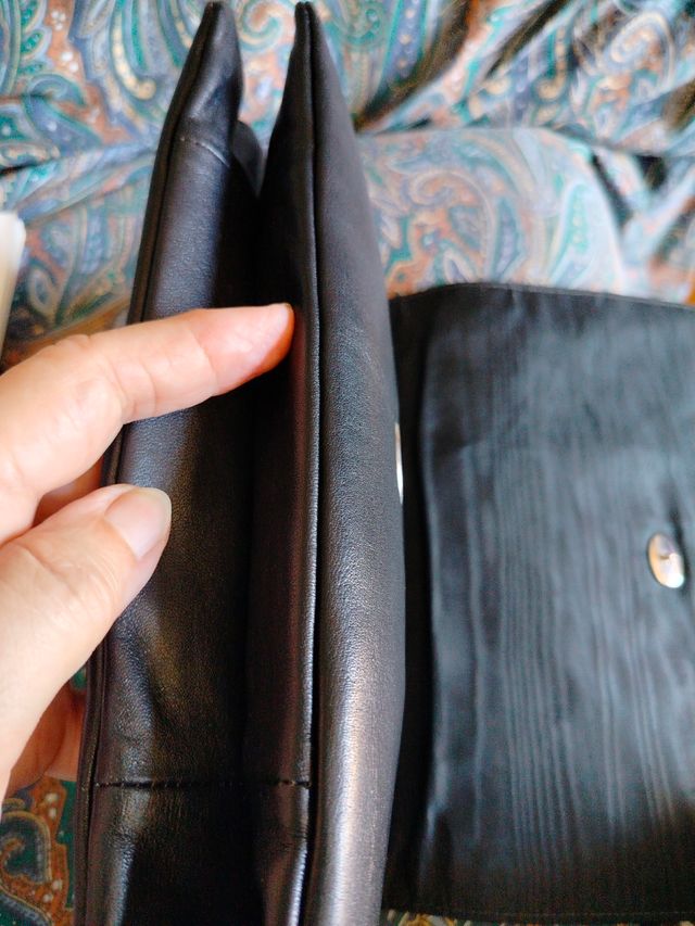 Pochette pelle nera vintage dipinta 