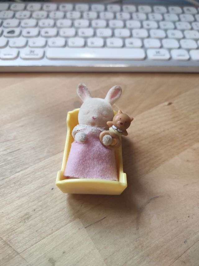 Sylvanian families - bebe con cuna