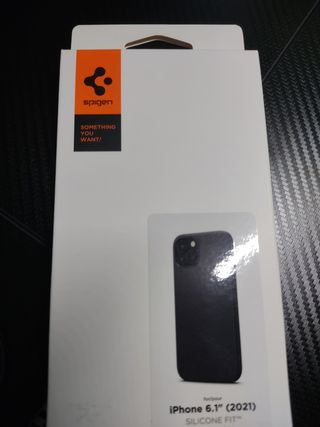Funda negra para iPhone 6.1''(2021)