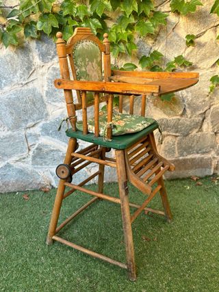 Trona de madera