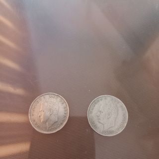Dos monedas conmemorativas de 25 pesetas