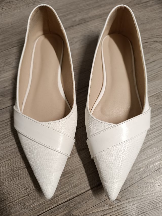 Zapatos planos blancos