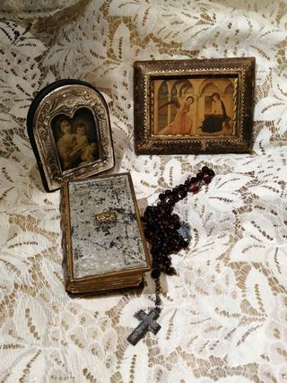 Lote religioso antiguo