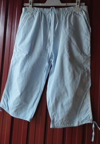 Conjunto de camiseta y bermudas 