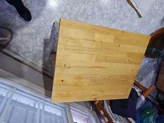 Mueble con dos estantes de listones