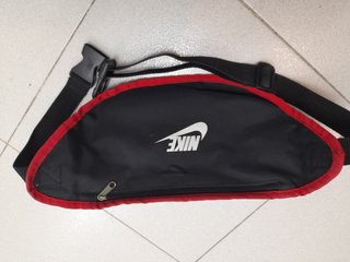 Riñonera NIKE de adulto.