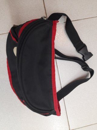 Riñonera NIKE de adulto.