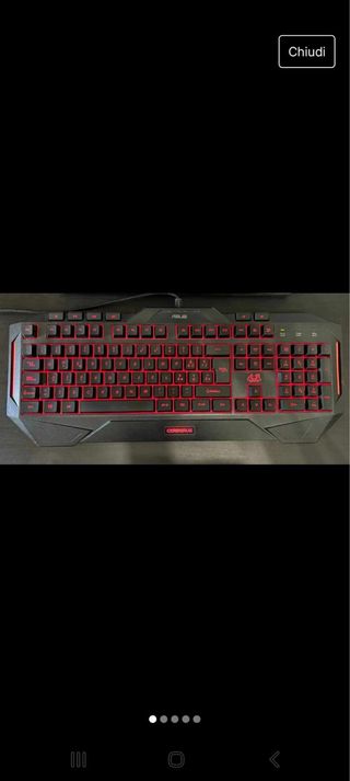 Postazione da gaming monitor e pc e altro