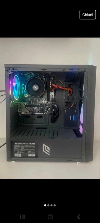 Postazione da gaming monitor e pc e altro